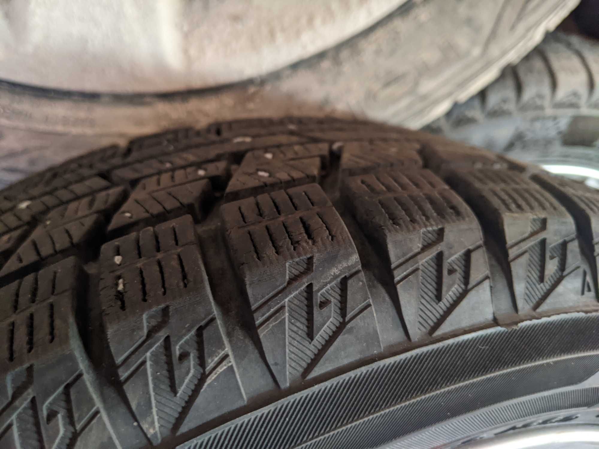 Yokohama Ice Guard IG60 175/55 R15 77Q Citroen C-Zero ion i-miev