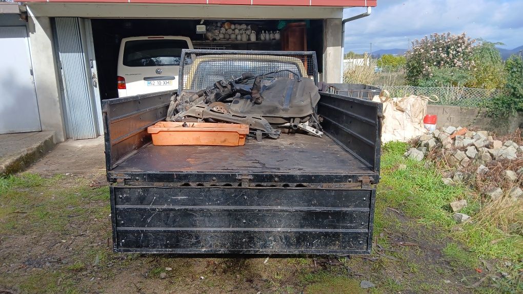 Toyota Hilux 31LN85 
ano 95 e a cilindrada é de 2. 500 em bom es