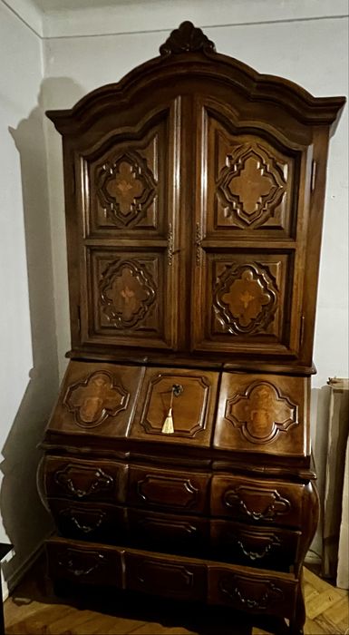 secretária-armário antigo (também chamado de secretária holandesa)