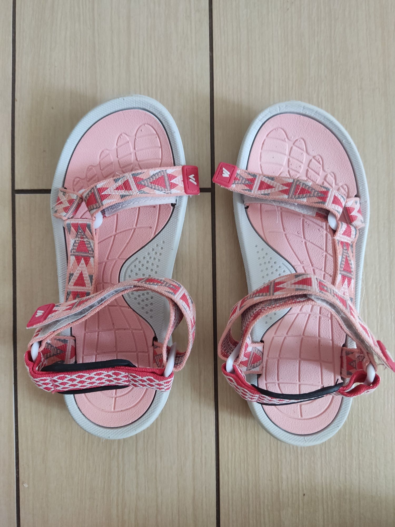 Sandałki dla dziewczynki 35