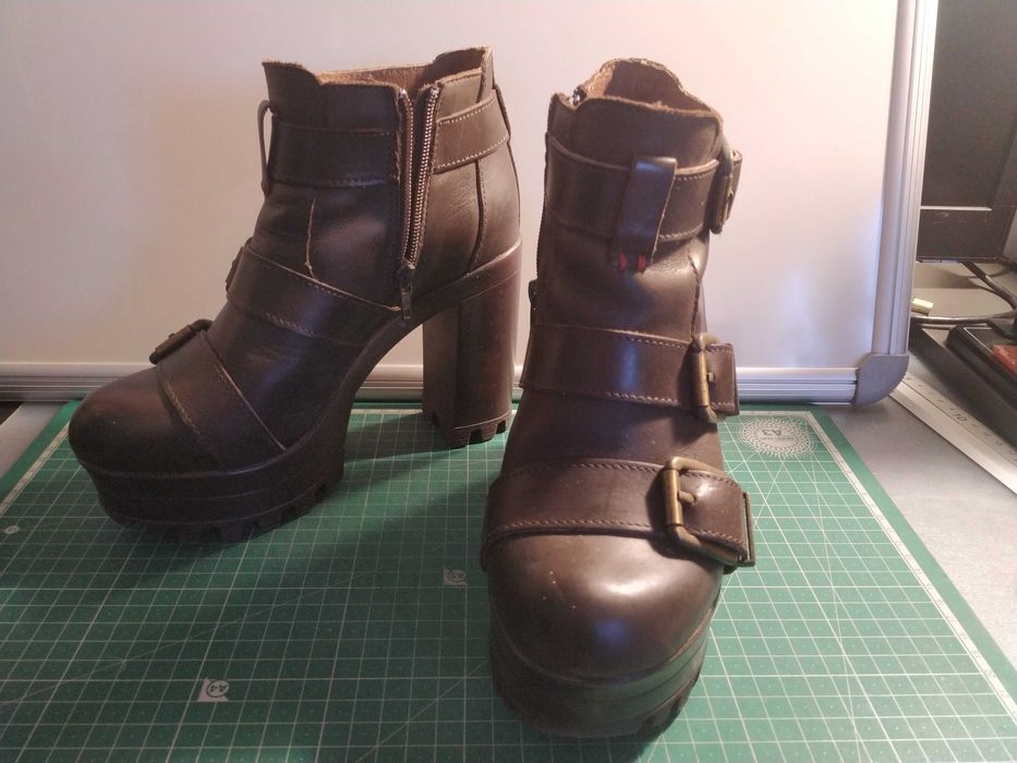 Botas senhora (Tamanho 37)