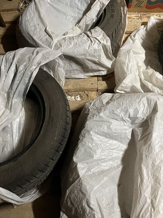 Шини зимові  Bridgestone blizzak