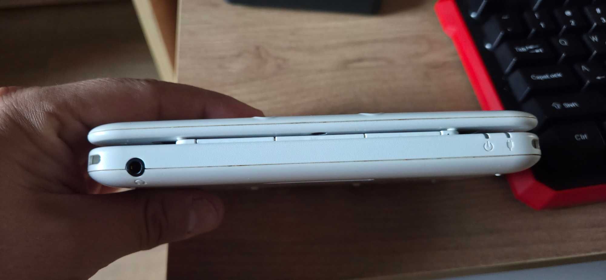 Nintendo 3DS XL CWF biały