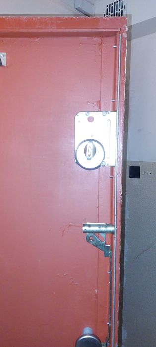 Szafa metalowa/ pancerna na narzędzia/ dokumenty