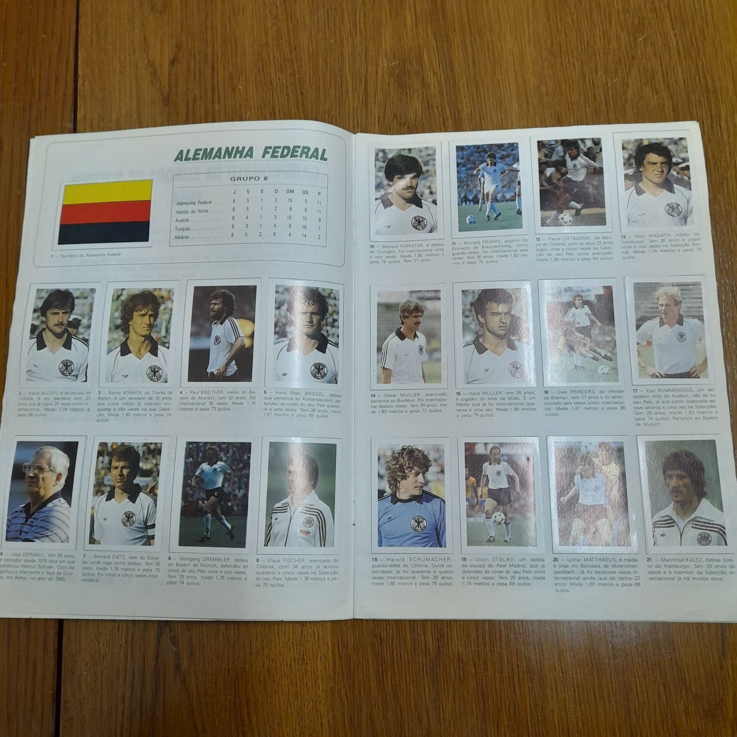 Caderneta de cromos completa do campeonato  Europa  futebol de 1984