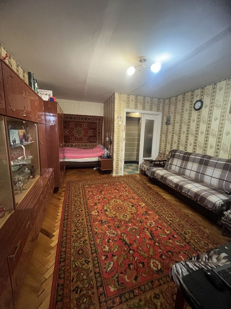 Продам 1 кімнатну квартив в центрі міста по проспекту Миру