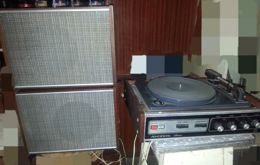 Виниловый проигрыватель Akords Stereo с колонками