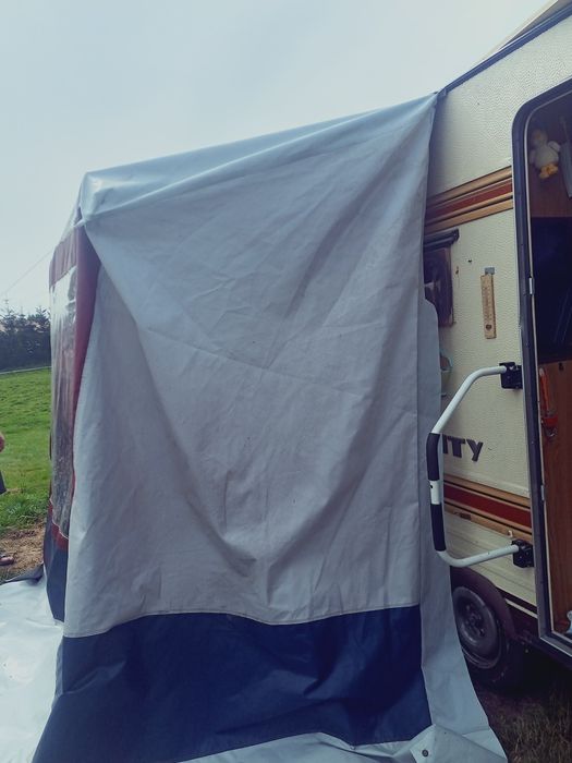 Namiot przedsionek do przyczepy kempingowej