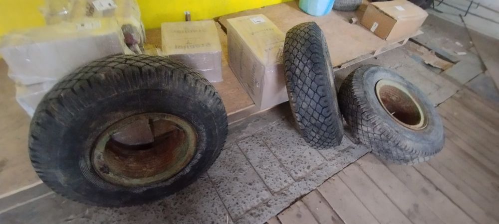 Нова покришка 8.25-15 до спец техніки