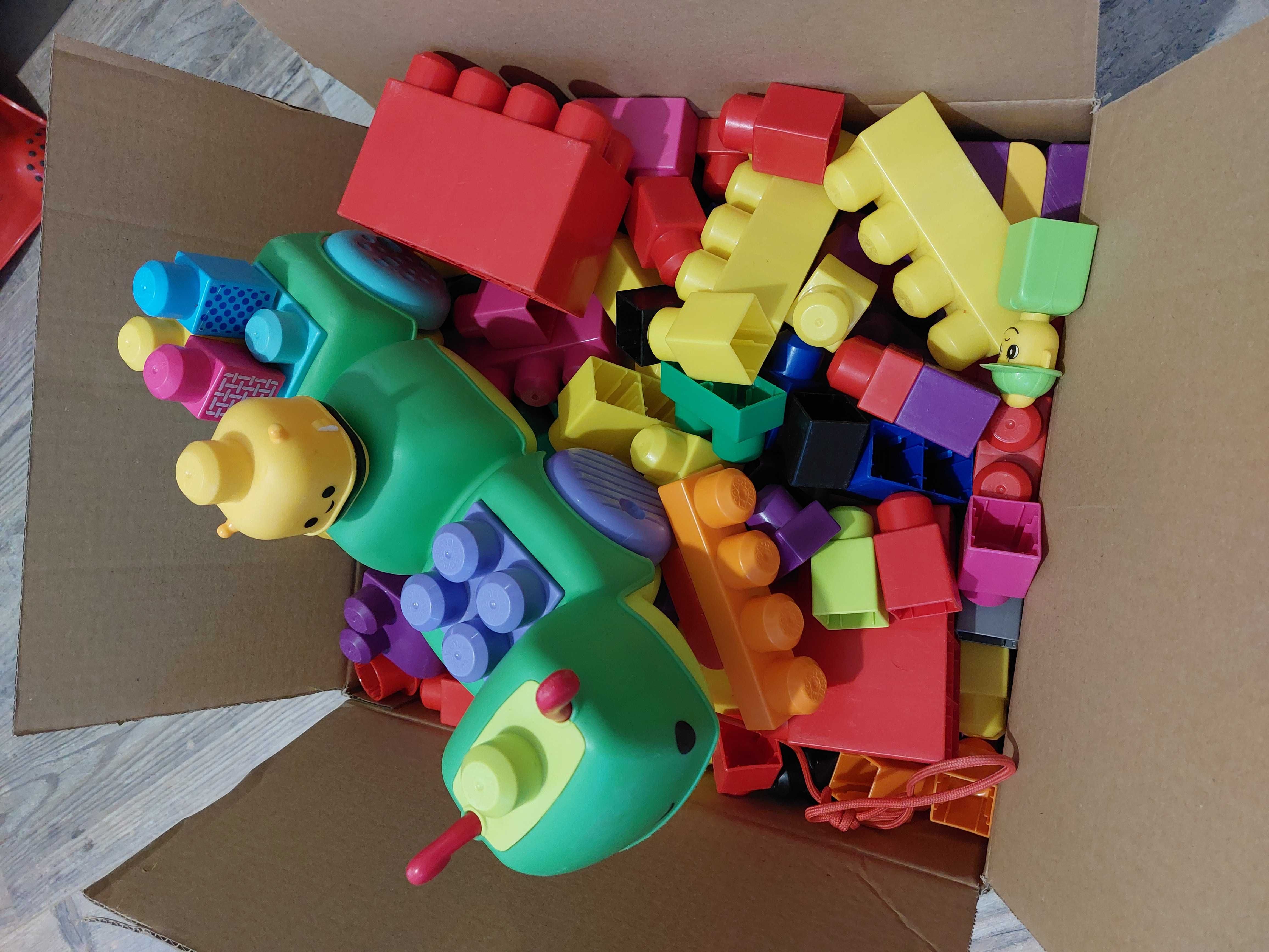 Mega Bloks Wędrująca gąsieniczka Fisher Price gratis karton klocków