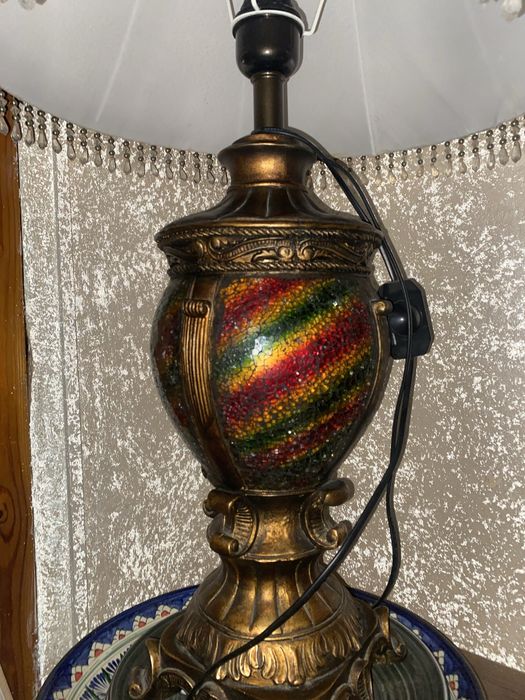 Продам настрльную лампу, красивую . Высота 80 см.Регулируется яркость.