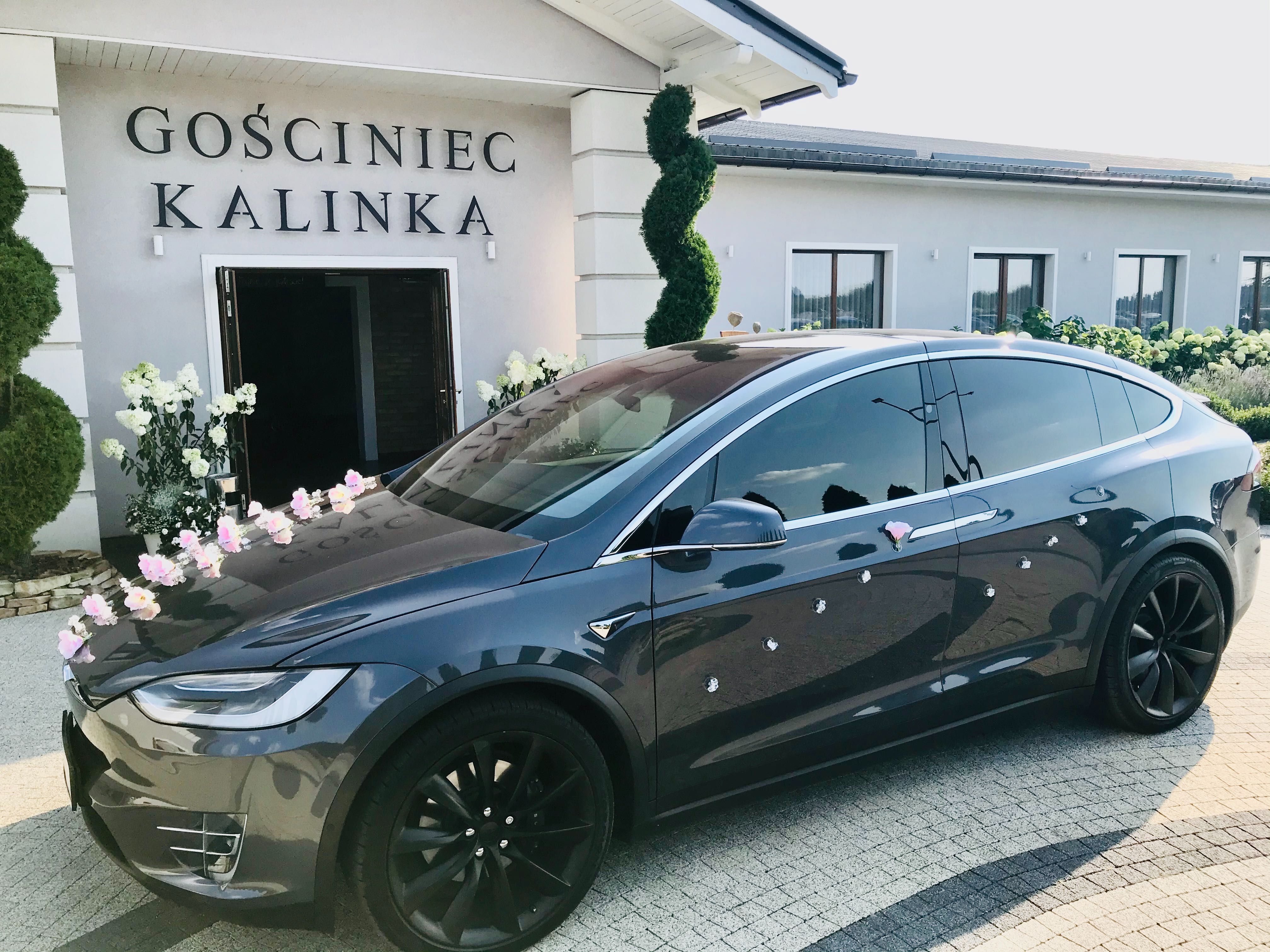 Auto do ślubu Tesla Model X Raven najem z kierowcą