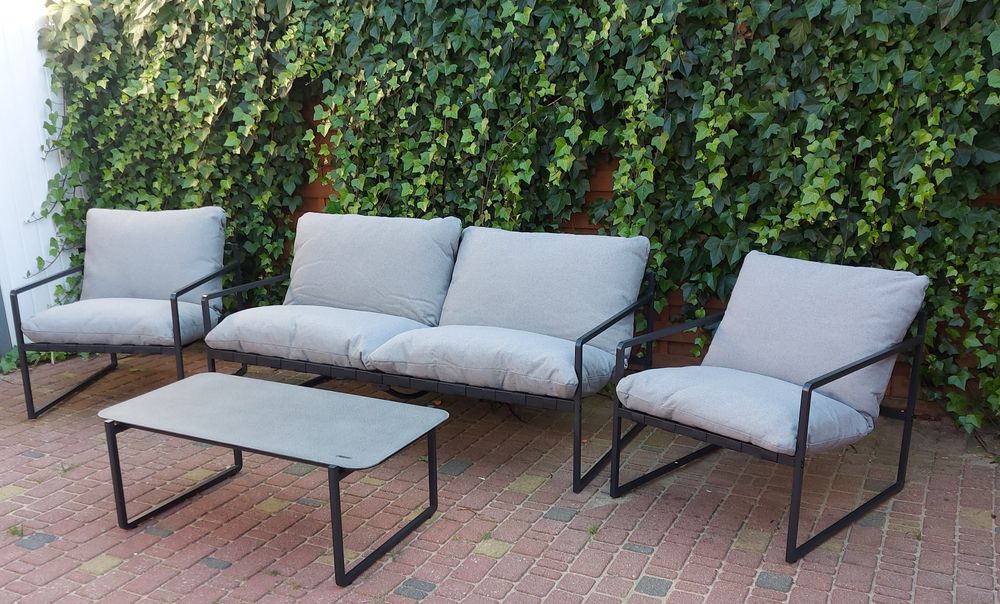 Zestaw sofa ,dwa fotele stolik.