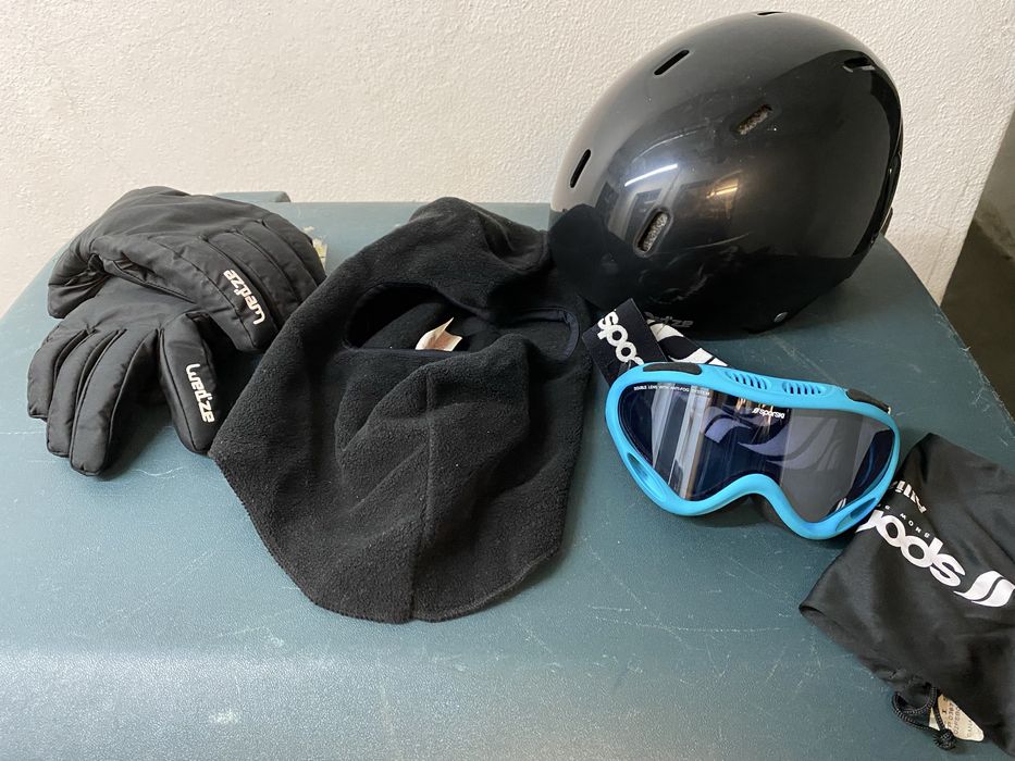 Conjunto Wedge para ski 8 anos (fato, capacete, luvas, gorro)