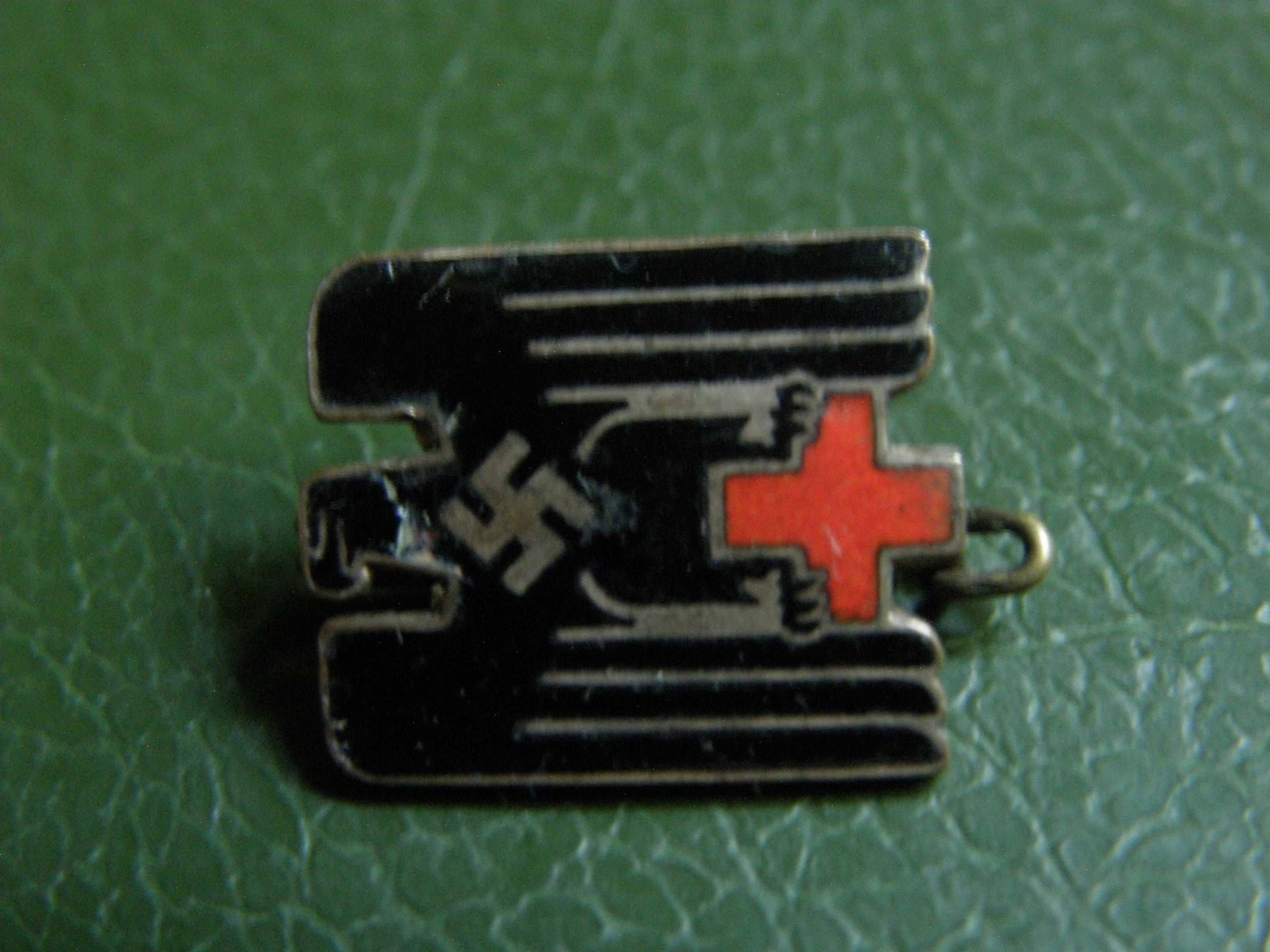 Значок DRK 3 Рейх Немецкого Красного Креста 1933-1945г.