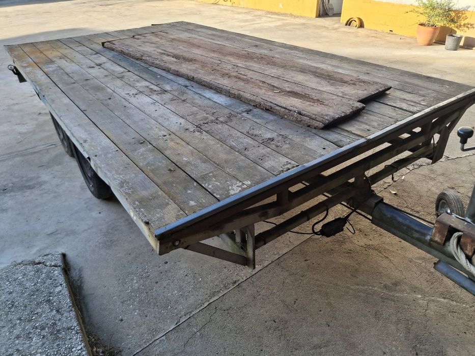 Reboque / atrelado 2 eixos