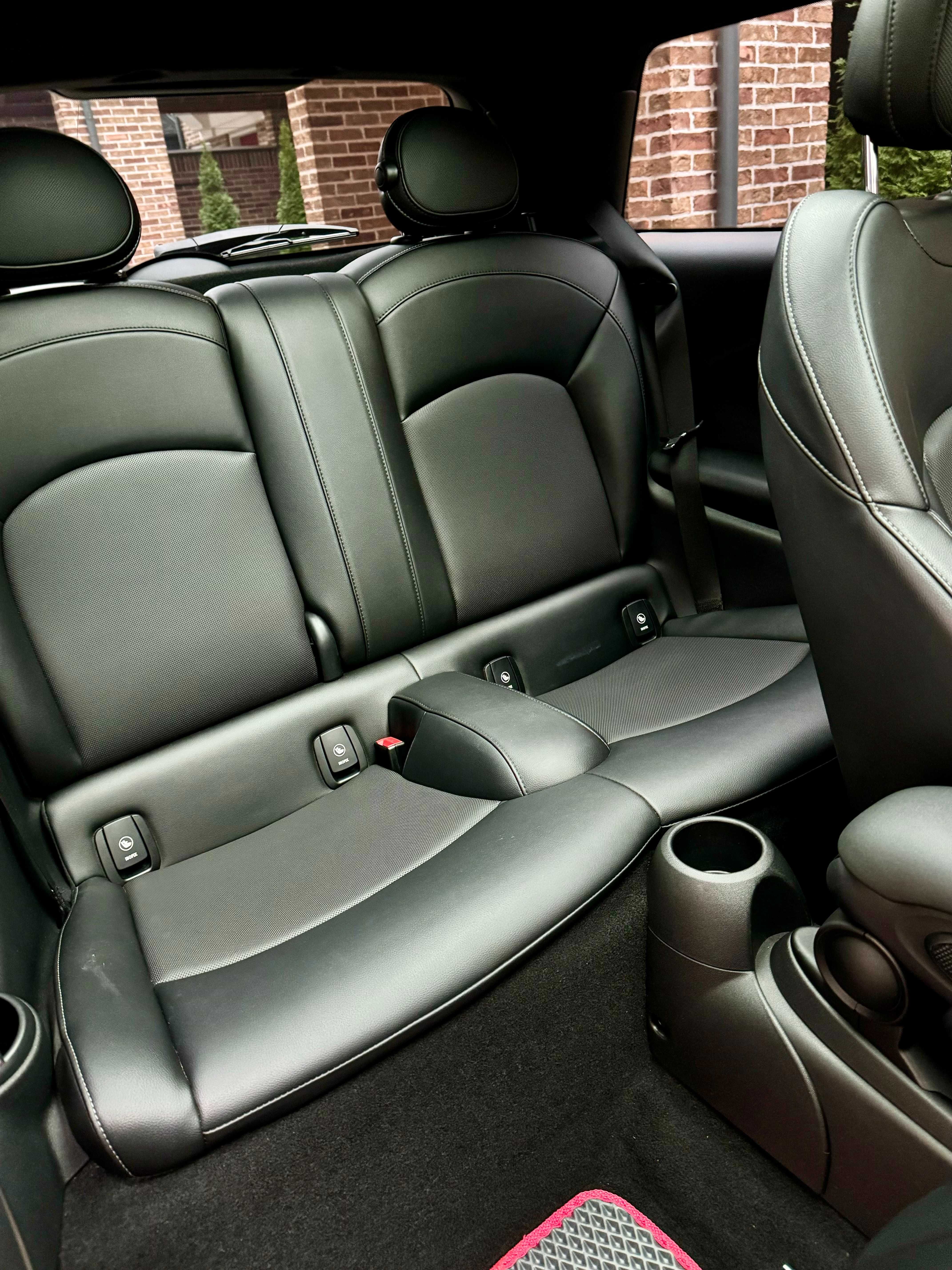 MINI Cooper S 2016, 2-літровий турбований двигун, шкіряний салон.
