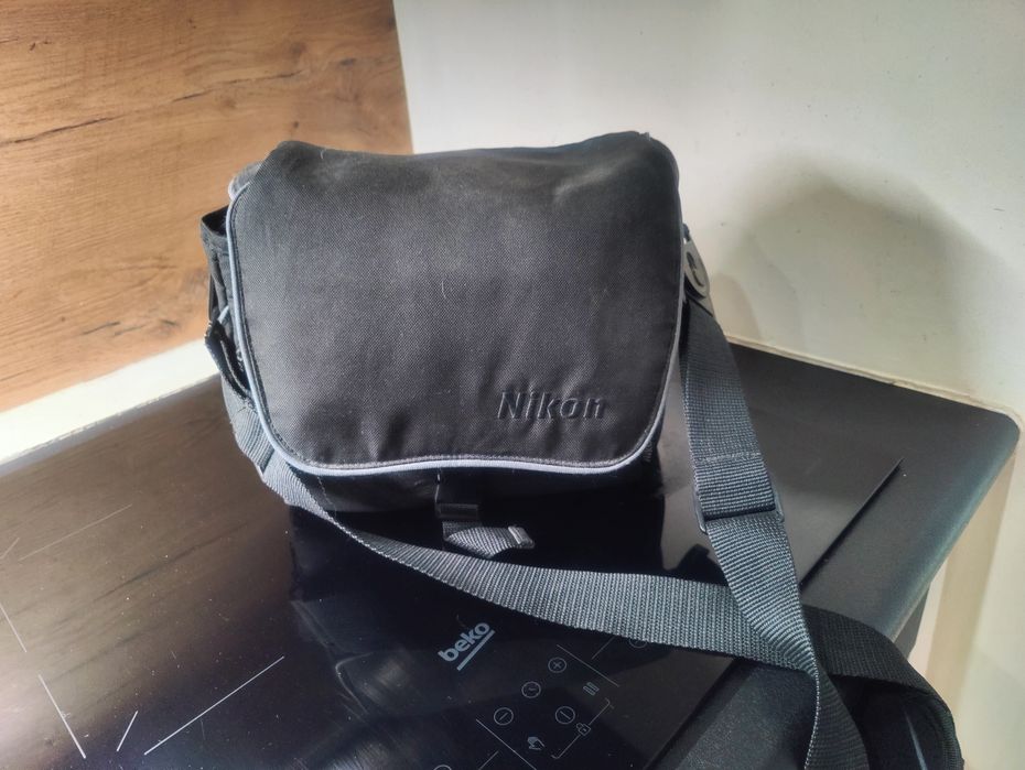 Nikon D90 + Nikkor 18-105mm jak nowe