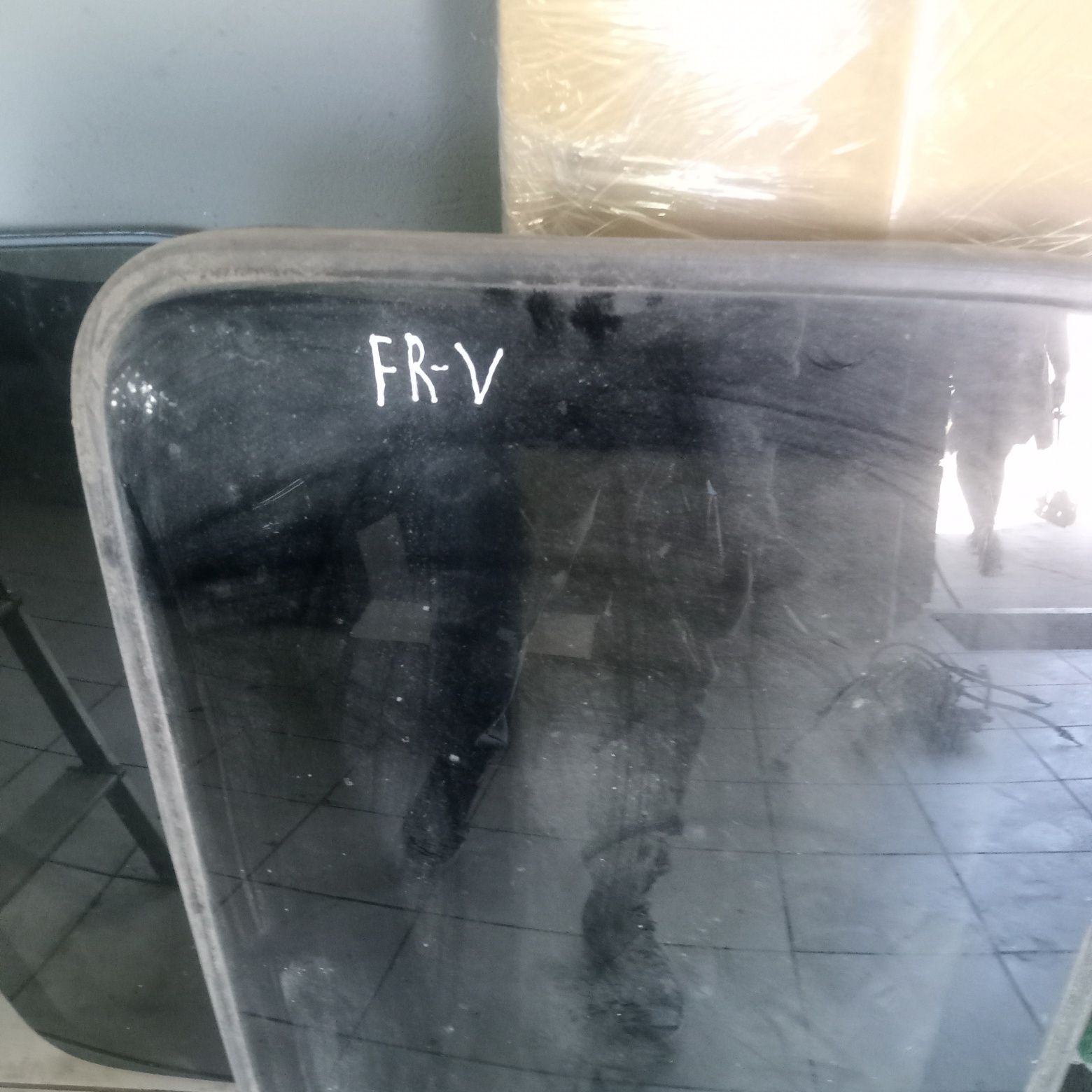 Стекло люка Хонда FR-V 2005-2010г