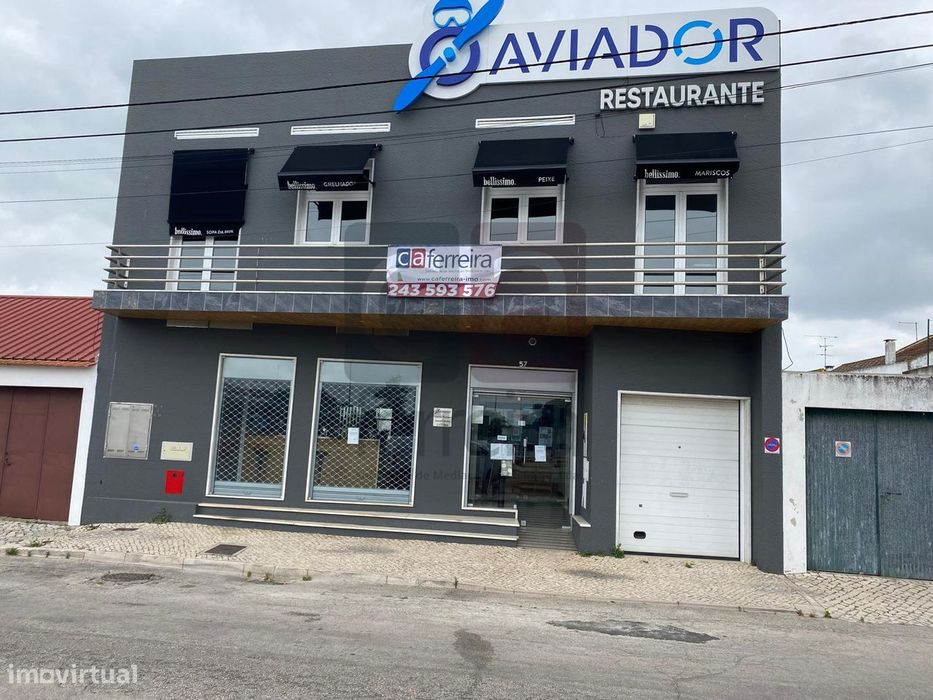 Restaurante composto por três pisos no Coração de Almeirim