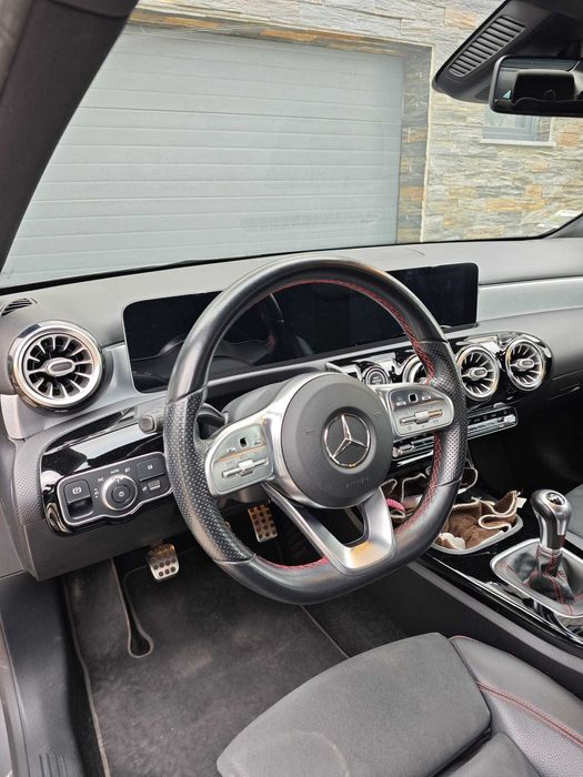 Mercedes-Benz - A200 Limousine - Linha AMG - 163cv