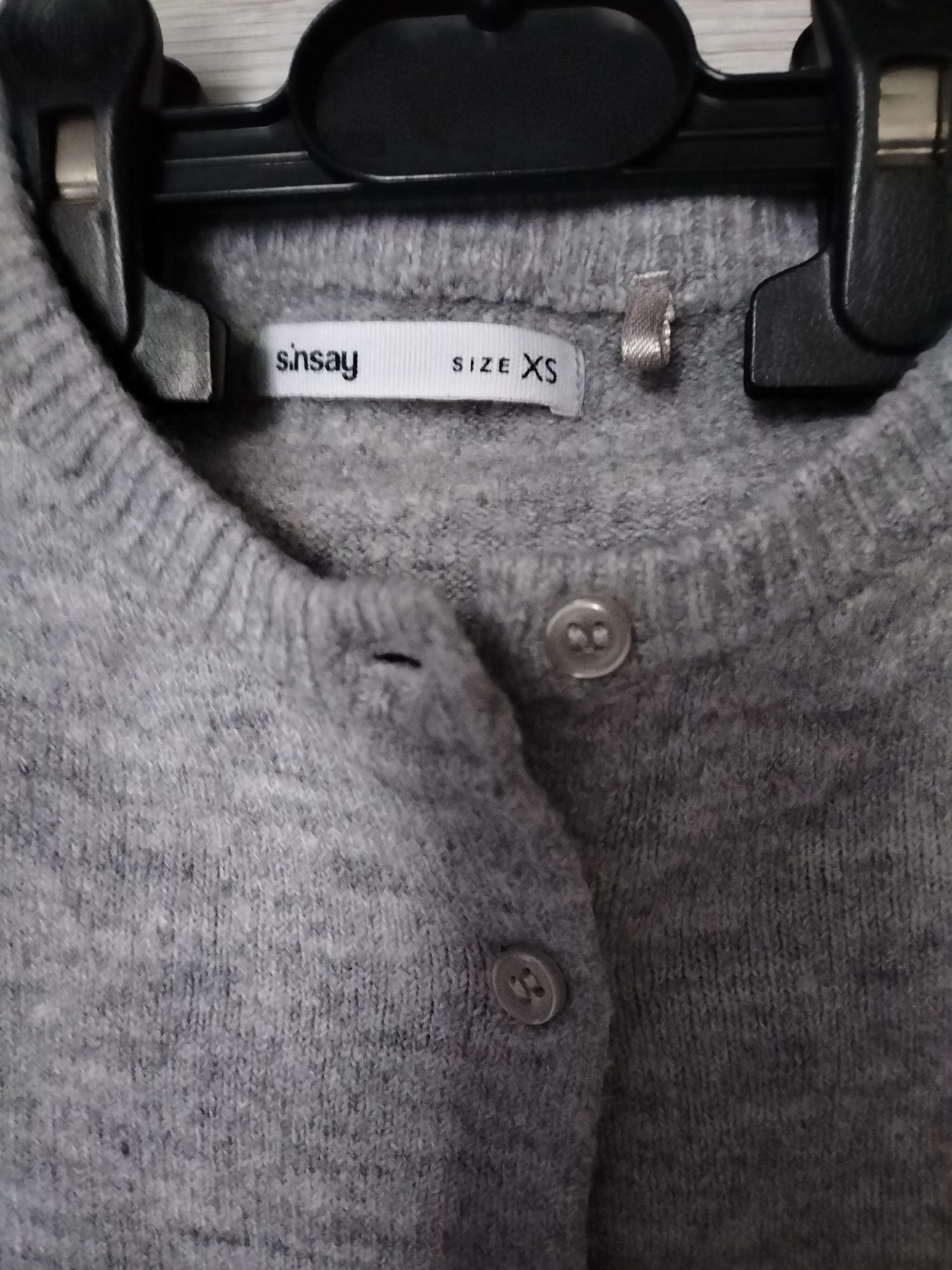 Sweter zapinany na guziki