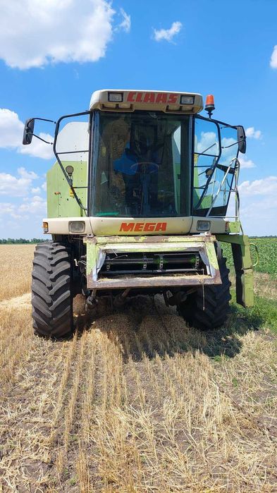 Комбайн зернозбиральний Claas Mega 208
