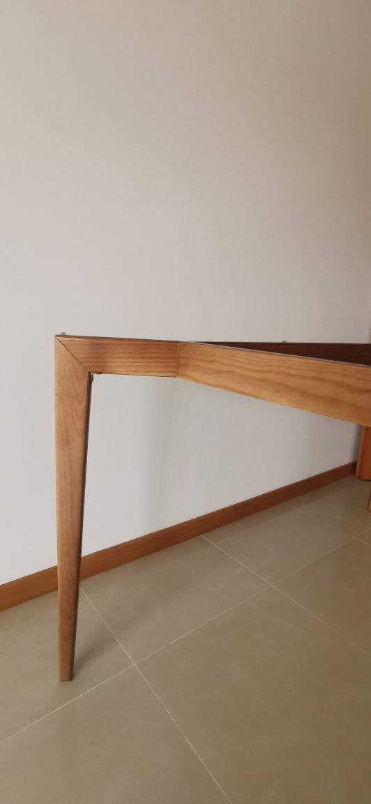 Pernas de mesa em madeira