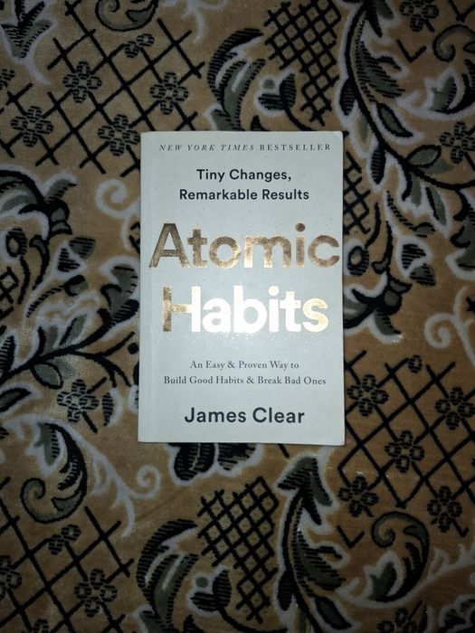 Книга "Atomic Habits" James Clear (Англійською / In English)