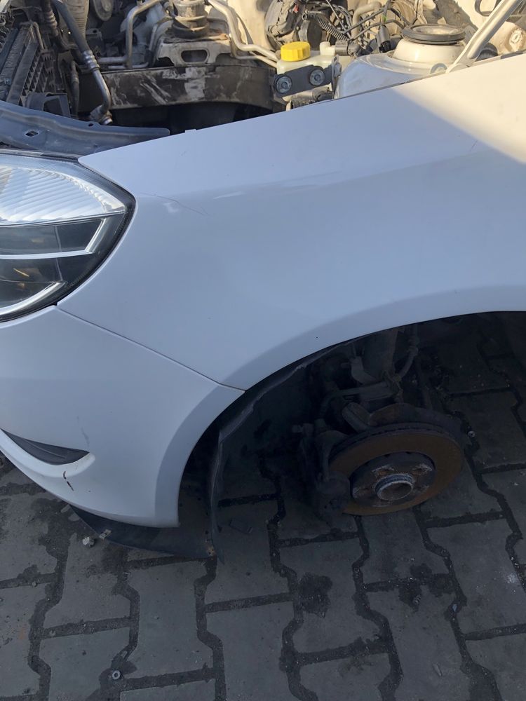 Skoda Fabia 2 II Błotnik lewy przód przedni biały LF9E