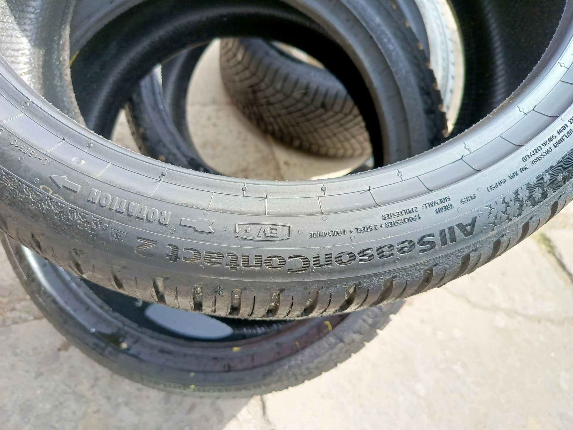 Sprzedam opony zdjęte z nowego samochodu 215/40 r18 Continental