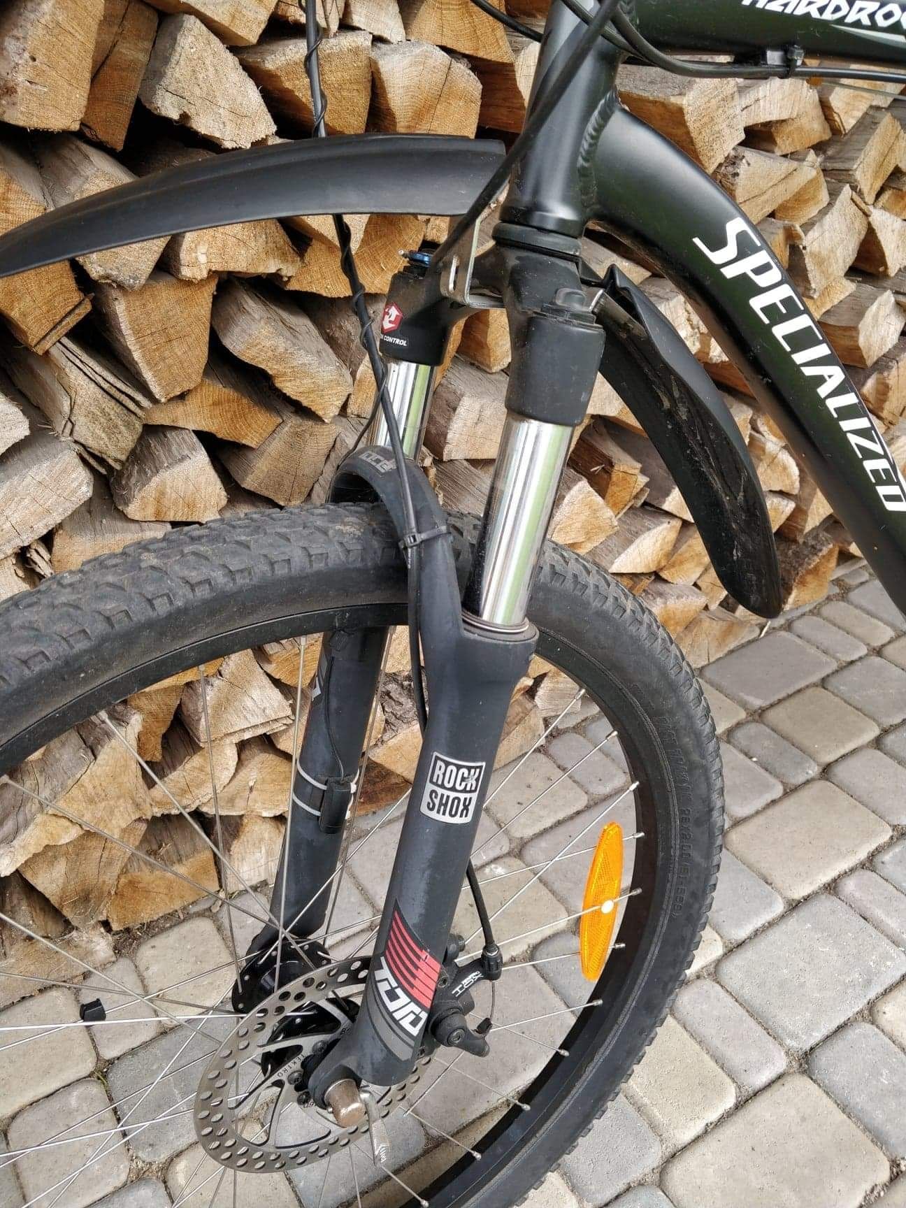 велосипед Specialized Hardrock вилка RockShox