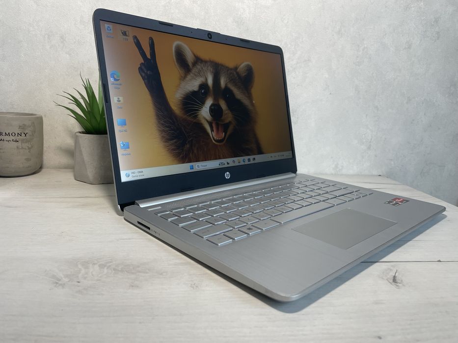 Сучасний HP 14z-fQ1000 AMD Ryzen 3 5300U 16GB 256GB Full HD IPS