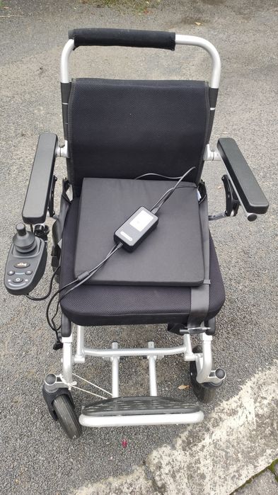 Elektryczny wózek inwalidzki Freedomchair A06