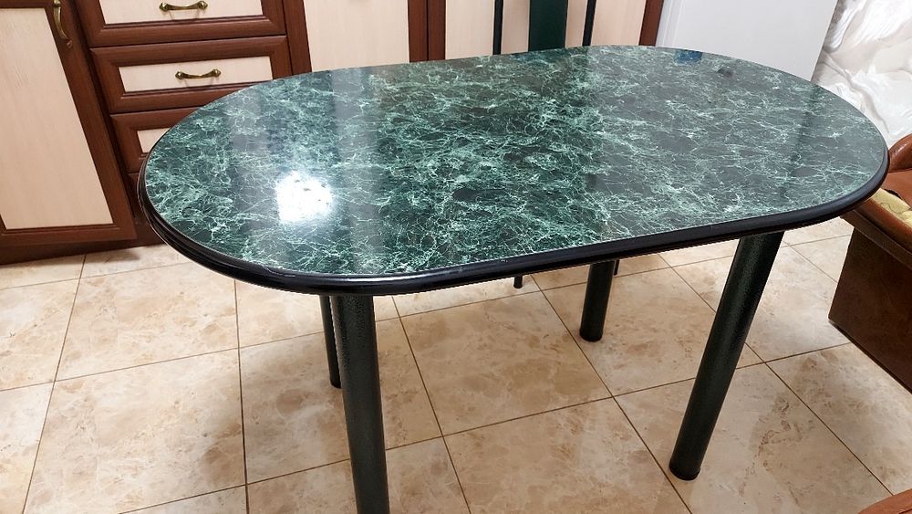 Стіл і 3 стула кухня