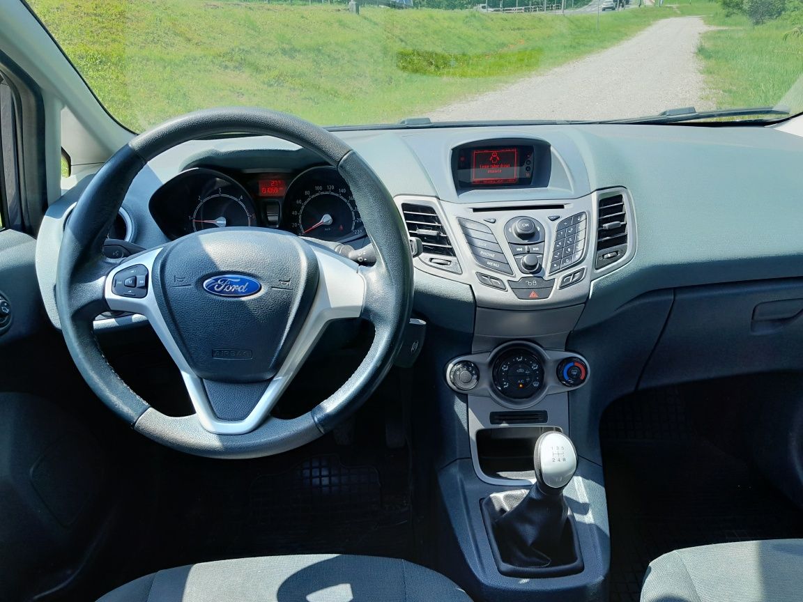 Ford Fiesta 5d 1.6 tdci/hdi 5L/100km Nowe Opony Klima z Niemiec