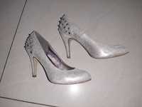 Buty ma obcasie 36 r