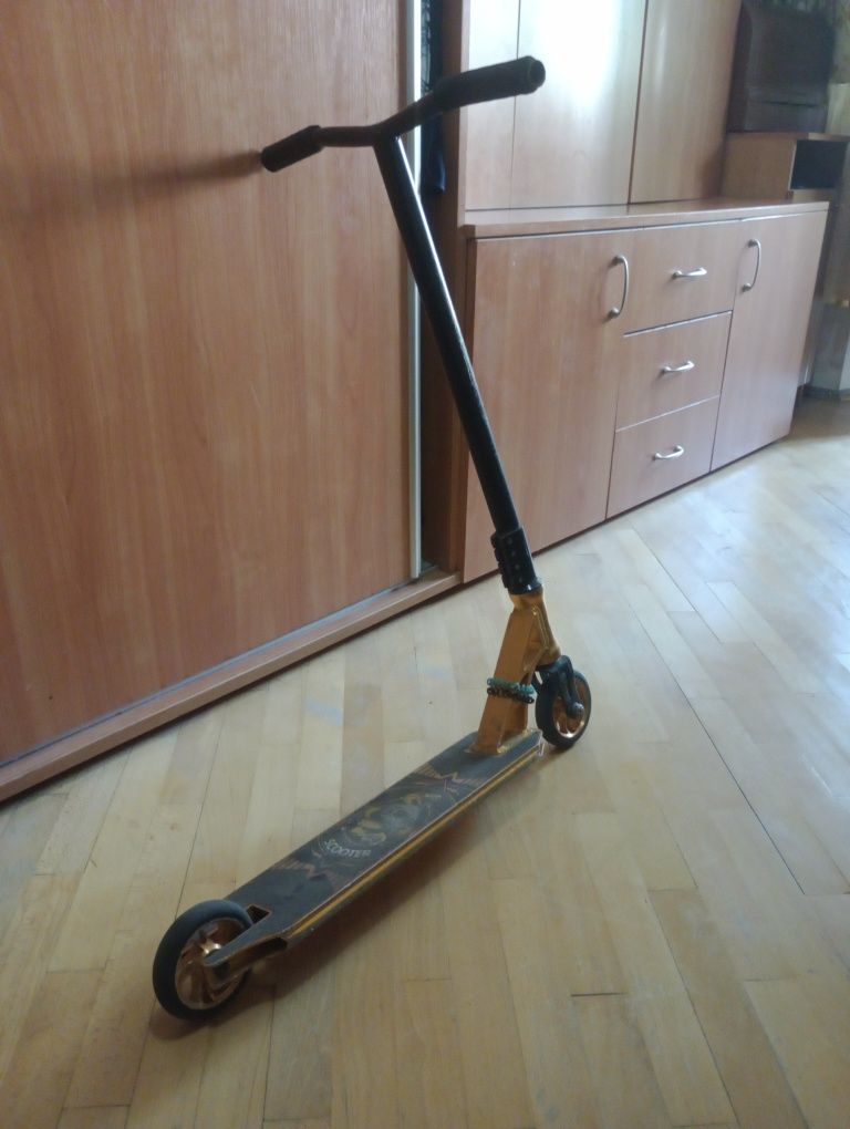 Трюковий самокат