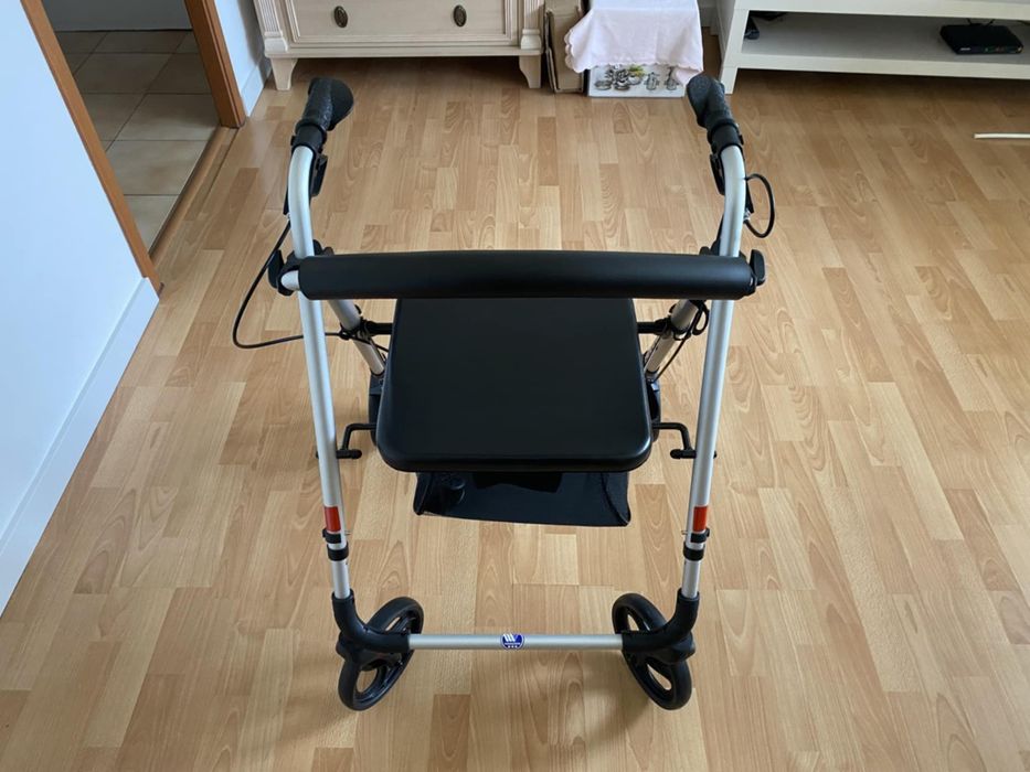 Balkonik rehabilitacyjny z siedziskiem
https://reharent.pl/