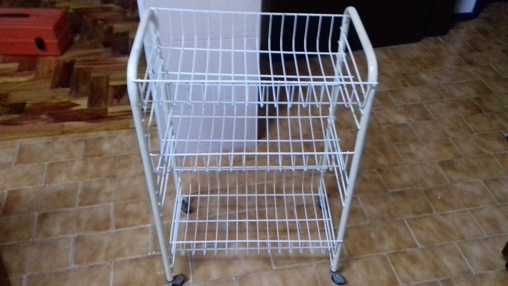 Carrinho de apoio cozinha.