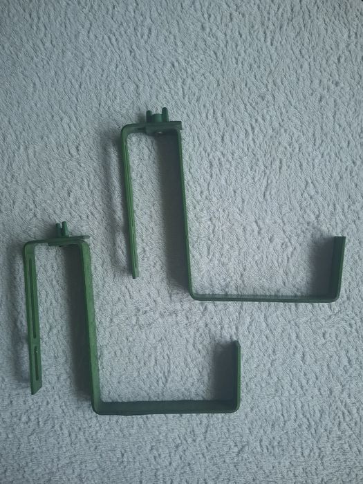 Uchwyt metalowy na skrzynkę balkonową