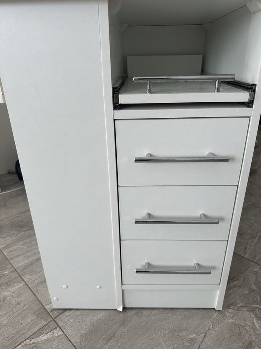 Стол маникбрный с вытяжкой