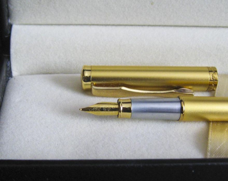 Ручка перьевая с золотым пером.Золото 18к