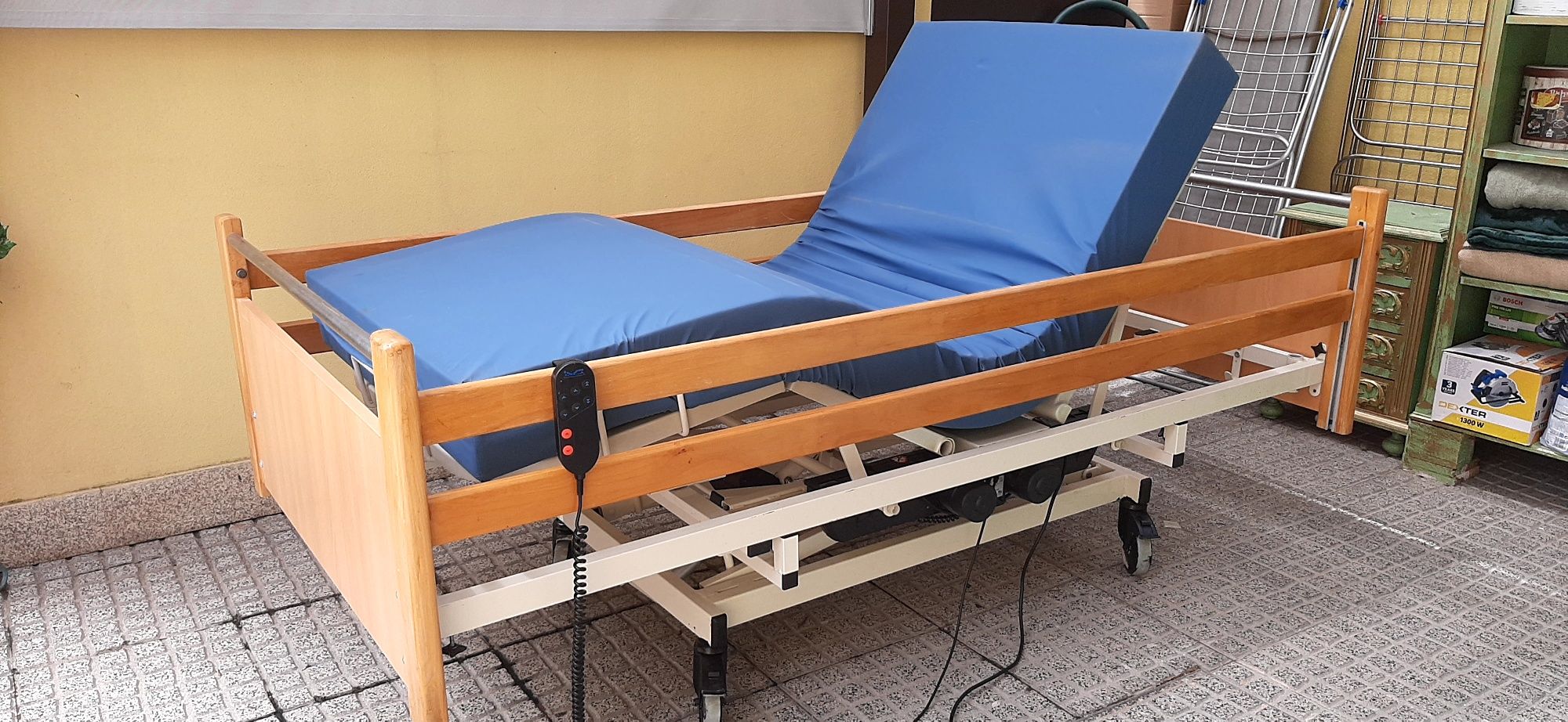 Cama articulada elétrica e elevatória hospitalar
