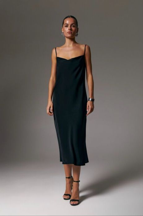 Атласное платье миди