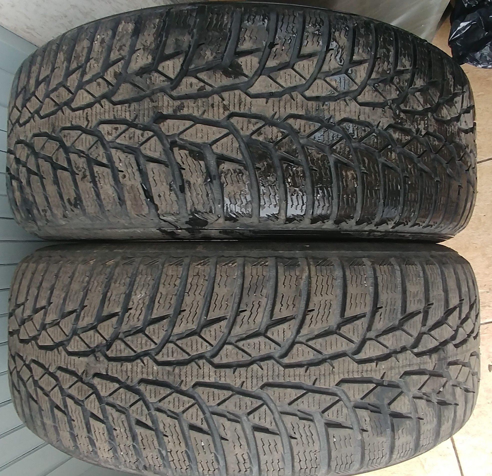 Opony  2 szt  Nokian WR D4 205 55 R16 Zimowe