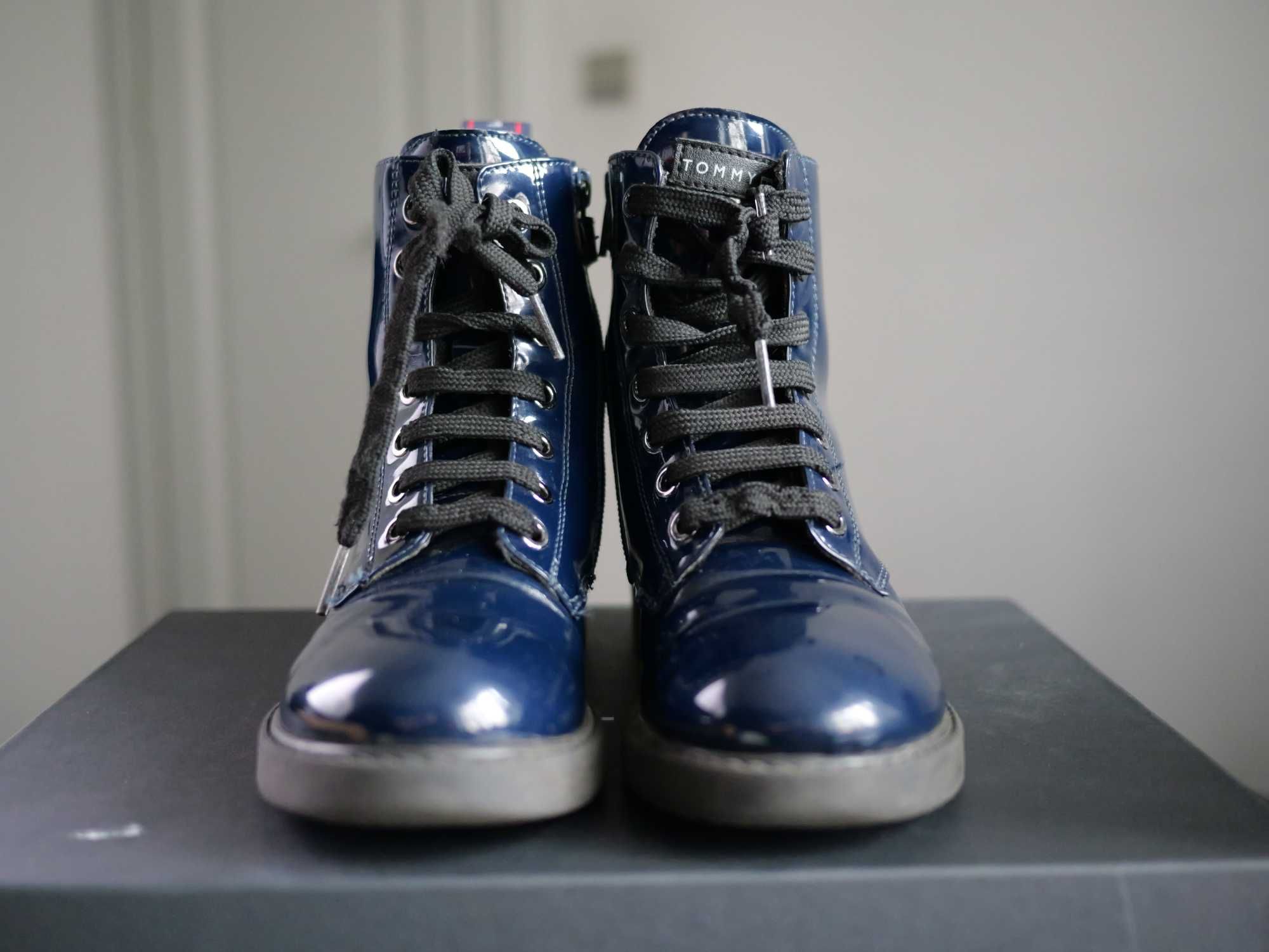 Glany Tommy Hilfiger Lace-Up Boot 800 Blue roz.34