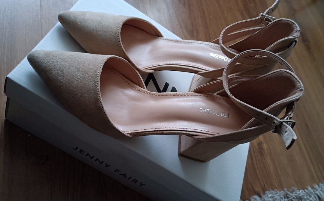 Nowe buty zamszowe