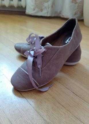 Закрытые туфли Clarks