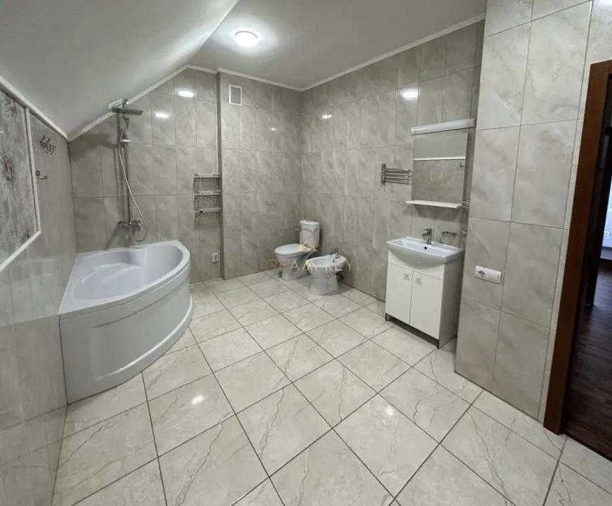 Продам будинок з каміном +4 спальні в центрі с. Гора